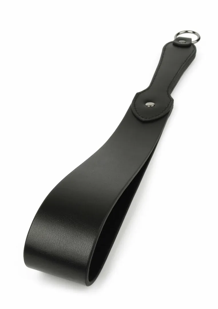Kožená plácačka Ouch! Belt Slapper ve tvaru opasku, černá - obrázek 2