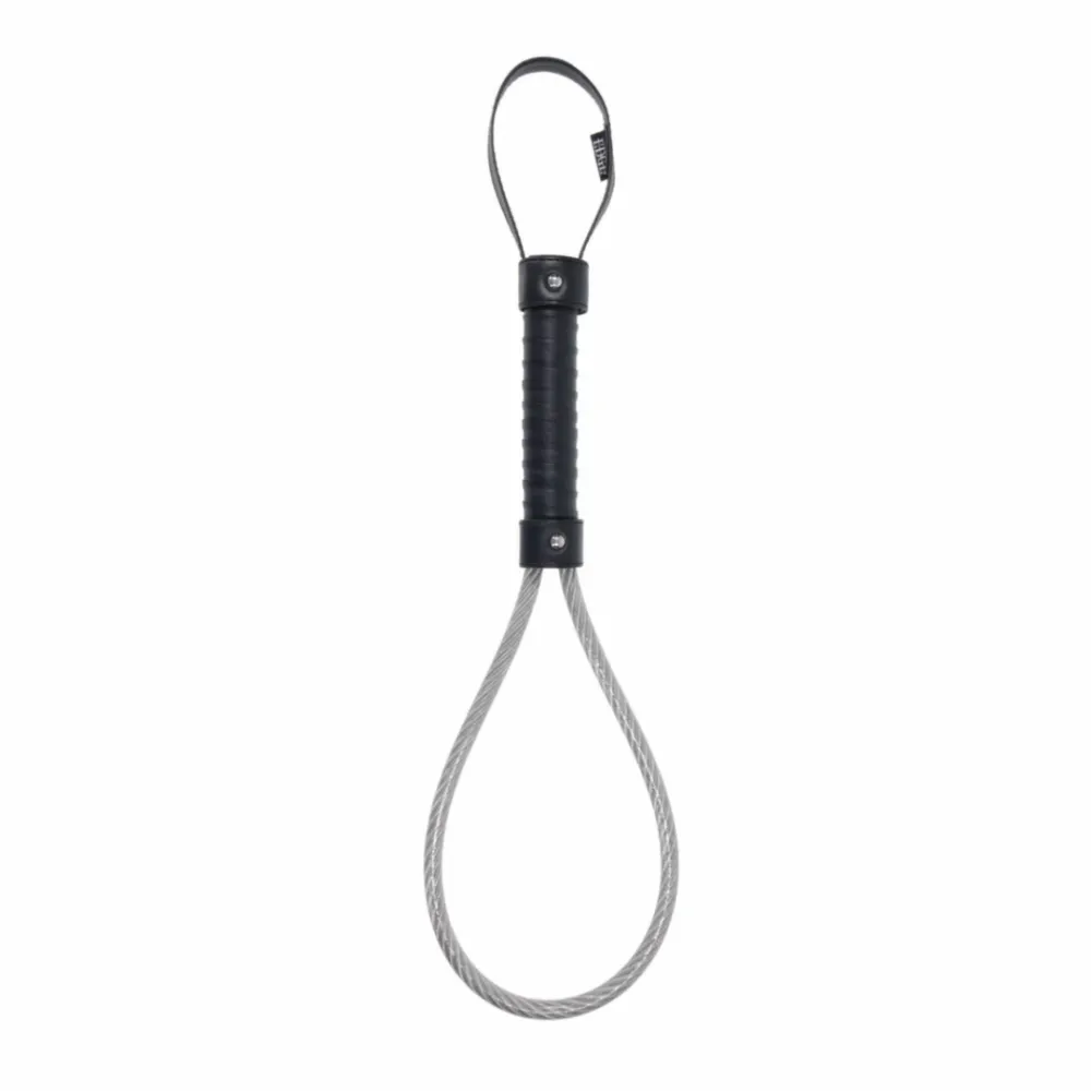 Plácačka se smyčkou Sportsheets Edge Metal Loop Spanker, ocel s vinylem, černá