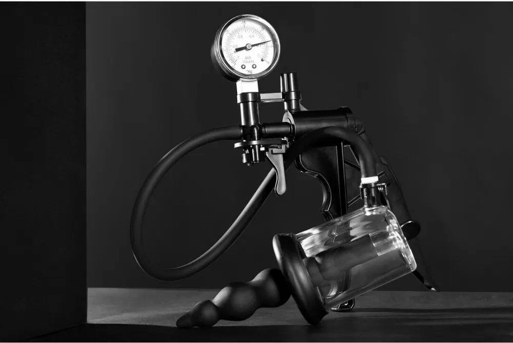 Anální vakuová pumpa Ouch! Manual Rosing Pump se 3 nástavci, černá - obrázek 2