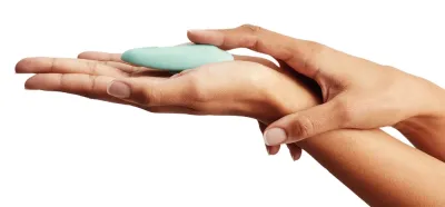Vibrátor do kalhotek We-Vibe Moxie+ s magnetickým klipem, tyrkysový - obrázek 3