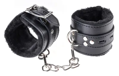 Pouta s umělou kožešinou Fetish Fantasy Limited Edition Cumfy Cuffs, černá - obrázek 3